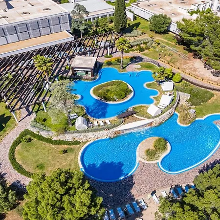بيت للعطل Resort Beach Villa شيبينيك